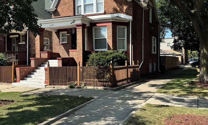 Chicago Lawn Casa | Spacious 5-bedroom bungalow in delightful Chicago with AC, WiFi