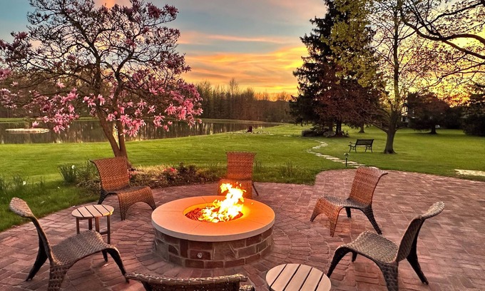 Kirtland Otro | Spacious 5-bedroom century home and barn on 10-acres in charming Kirtland Ohio!