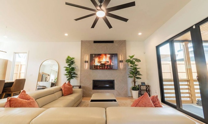Edgewood Casa | Spacious 5-Bedroom home w/ Free Parking, Rooftop Deck 5 minutes from DT Atlanta
