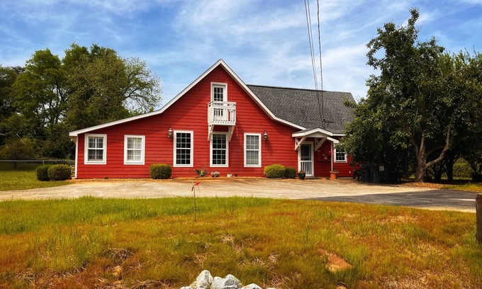 Perry Casa | Spacious 5-bedroom luxury barn in welcoming Perry Georgia