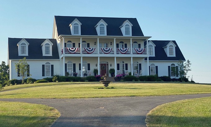Chaplin Casa | Spacious 5-bedroom Estate home in the heart of Bourbon Country!