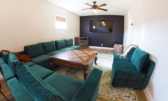Shelbyville Casa | Spacious 5-bedroom Home Centrally Located-Sleeps 14!