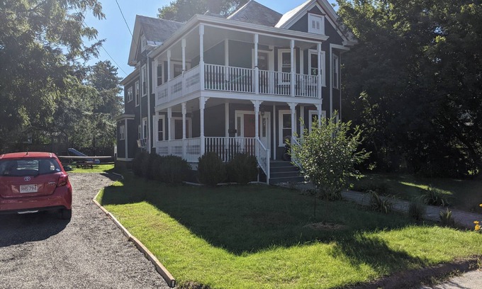 Williamstown Casa | Spacious 5-bedroom House, Walking Distance to Williams