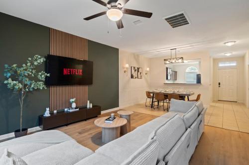 Humble Casa | Spacious 5BR Home near IAH airport - Sleeps 16