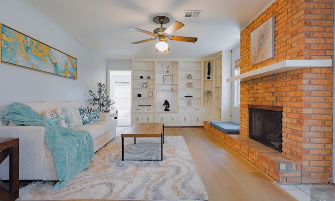Spring Branch West Casa | Spacious 5BR Home - Near Energy Corridor - Sleeps 14 - Pet friendly