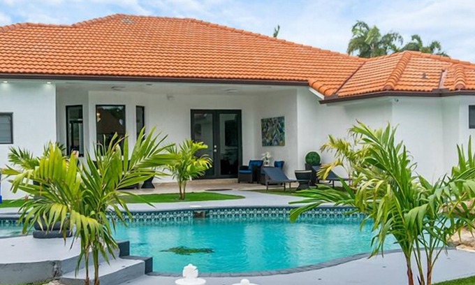 Tamiami Casa | Spacious 5BR Oasis w/ Pool, Games & Outdoor Fun
