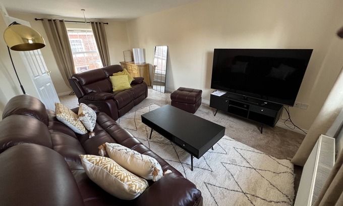 Martlesham Heath Casa | Spacious 5BRM Townhouse – Ideal for Contractors, Corporate Stays & Family Visits