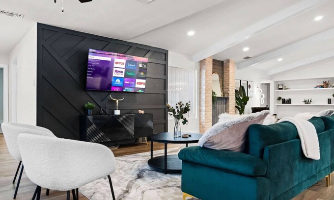 North San Antonio - SAT Casa | Spacious 6 Bed House| Airport | Pet-Friendly | AFB