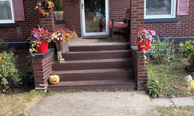 Cuyahoga Falls Casa | Spacious 6-bedroom sleeps 10 downtown 2 blocks River dog-friendly