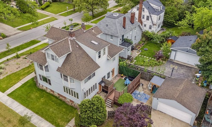 Cleveland Casa | Spacious 6-bedroom house with Game Room, Outside Bar and tons of Family Fun