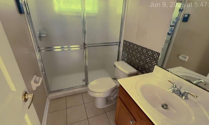 Sanford Casa | Spacious 6-bedroom house in charming Sanford with AC, laundry room, and parking.