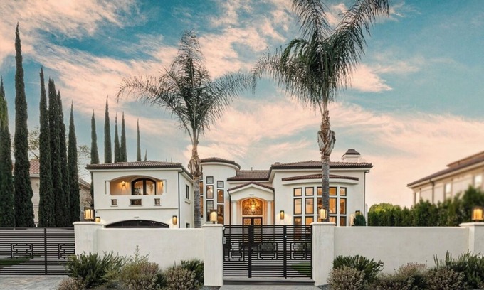 Tarzana Casa | Spacious 6-bedroom house with WiFi, AC in amazing Los Angeles