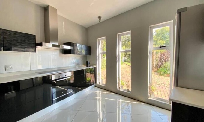 Durban North Casa | Spacious 6-bedroom house with AC, fitness room and WiFi in gorgeous Durban North