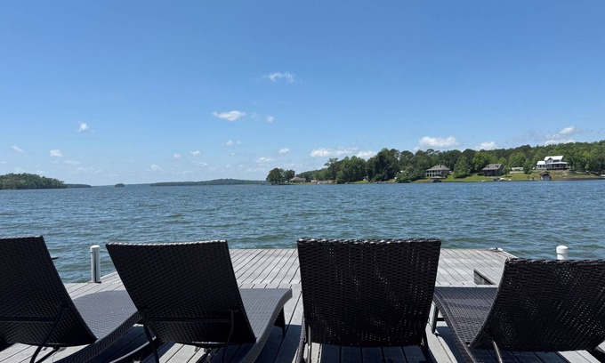 Shady Bay Casa | Spacious 6BD 4BA Lakehouse. Sleeps 17. Views. Dock. Paddleboards. Screened Porch