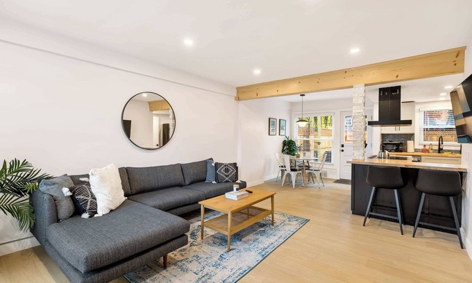 Dicken Casa | Spacious 6BR Home w/ Jacuzzi, Walk to Big House!