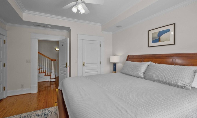 Roper Casa | Spacious 7-bedroom house Near Mackey's Marina and the Albemarle Sound.