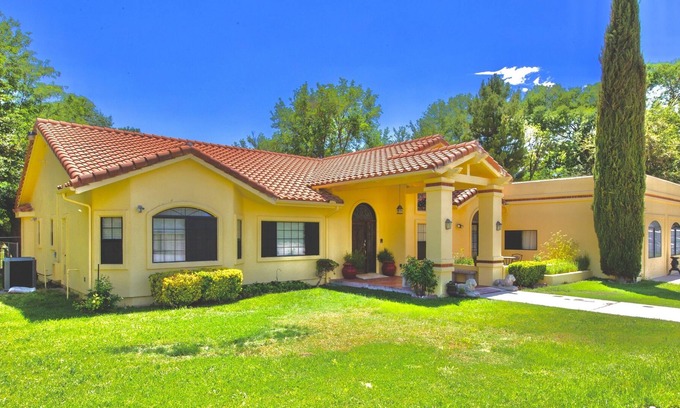 Camp Verde Casa | Spacious 7-Bedroom Retreat with Private Pond