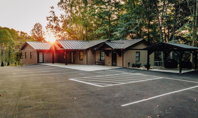 Albany Cabina | Spacious 7-bedroom cabin near Lake Cumberland