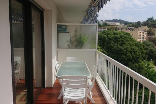 Cannes La Bocca Apartamento | Spacious 70 m flat with Balcony and sea view!