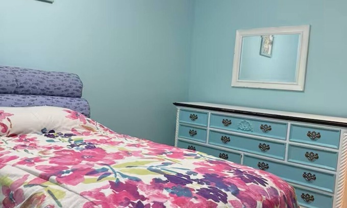 De Funiak Springs Casa | Spacious 7BR Retreat with Huge Pool, Hot Tub & Private Arcade!