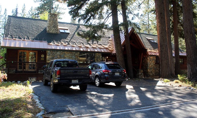 Tahoe Pines Casa | Spacious 8-bedroom, 6.5 bath mountain home in beautiful Tahoe Pines.