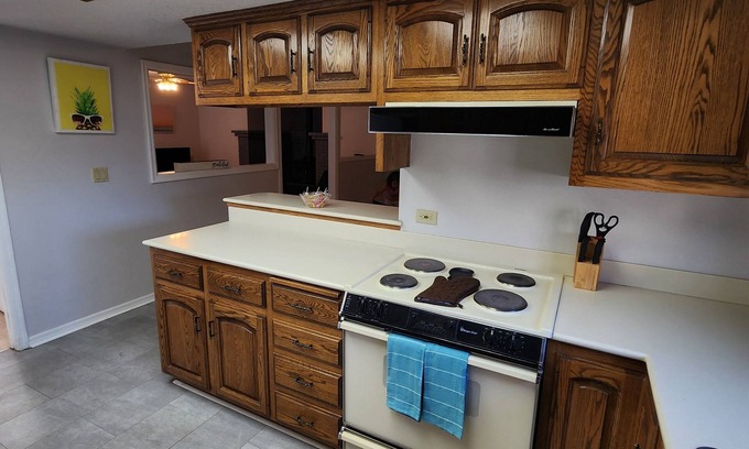 Fort Mohave Casa | Spacious Ample Parking Across from shops & Fast Food. Multiple Family Friendly