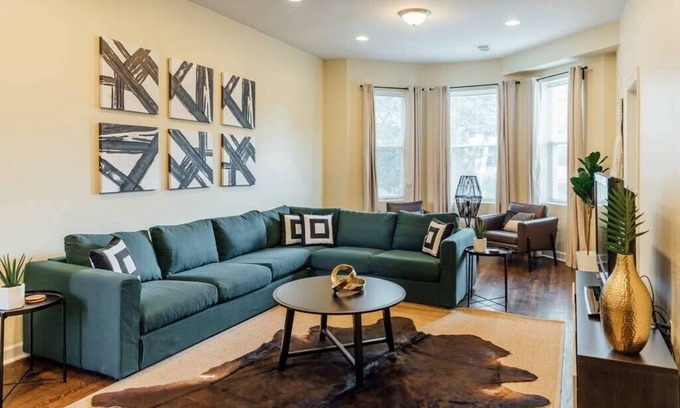 Uptown Apartamento | ❤️ ¡Descuento! Condominio grande y hermoso con estacionamiento gratuito!