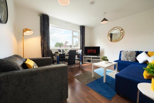 Hinckley Apartamento | Spacious and Bright 2 Bedroom Apartment, Sleeps 6, 1st Floor with Free Parking, Business and Leisure by Jesswood Properties