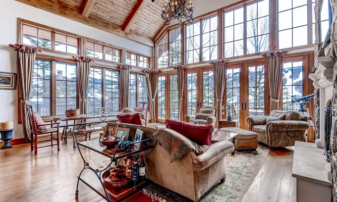 Vail Casa | ¡Escapada espaciosa y luminosa con vistas increíbles y senderos cercanos!