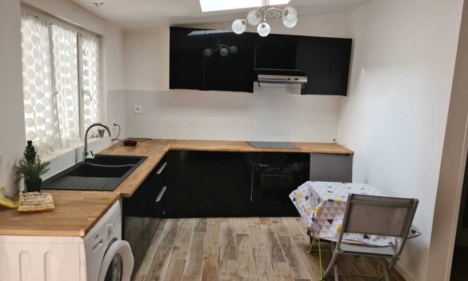 Stains Apartamento | Spacious and bright studio near Paris