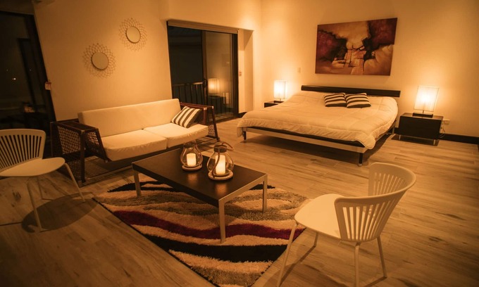Barrio Santa Lucía Apartamento | Espacioso y Elegante Penthouse/Condo 200 m de la Playa/ Pool table