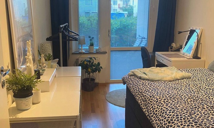 Liljeholmen - Hagersten Apartamento | Spacious and Homely Apartment with Patio. Family friendly. Pets Allowed!