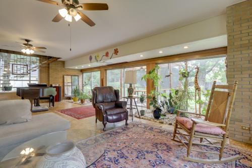 Yellow Springs Casa | Spacious and Updated Farmhouse in Yellow Springs