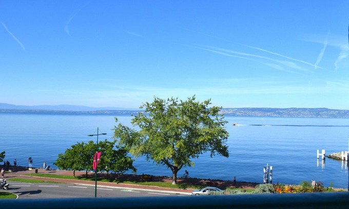 Evian-les-Bains Apartamento | Apartamento espacioso con balcón y vistas al lago en el corazón de Evian