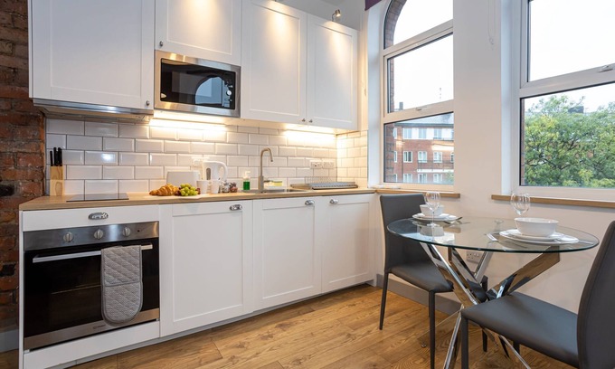 Salford Apartamento | Spacious, Apartment Close to Manchester City Centre By Pillo Rooms