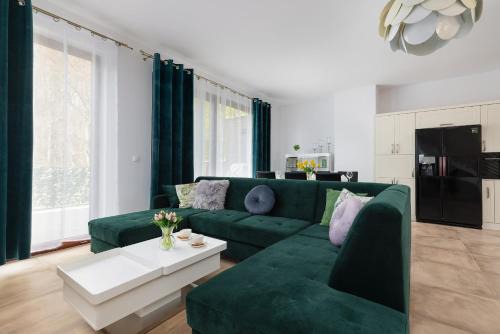 Wiselka Apartamento | Spacious Apartment in Wisełka with Parking and Seasonal Swimming Pool by Renters Prestige