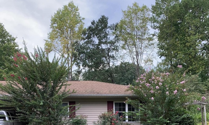 Landrum Apartamento | Amplio apartamento ubicado en el encantador Landrum, SC