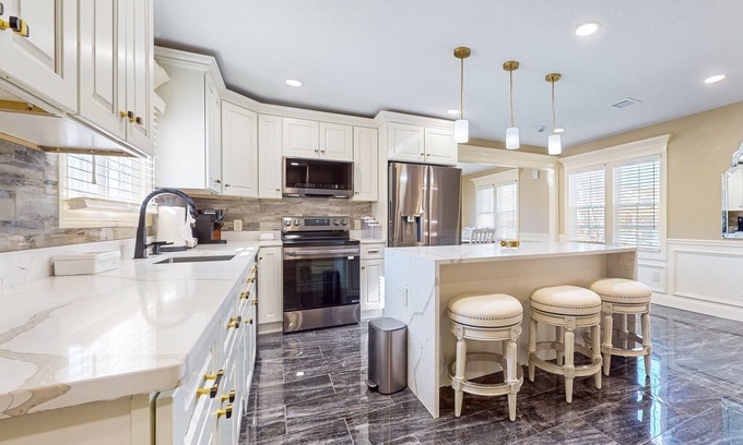 Holyoke Apartamento | Spacious apartment near Holyoke Medical Center + dedicated office area