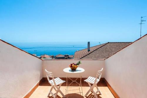 Aci Trezza Apartamento | Spacious Apartment with Sea View in Aci Castello