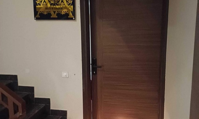 Zirakpur Apartamento | Spacious Appartment with wide balconies and Roads, Prime Location.