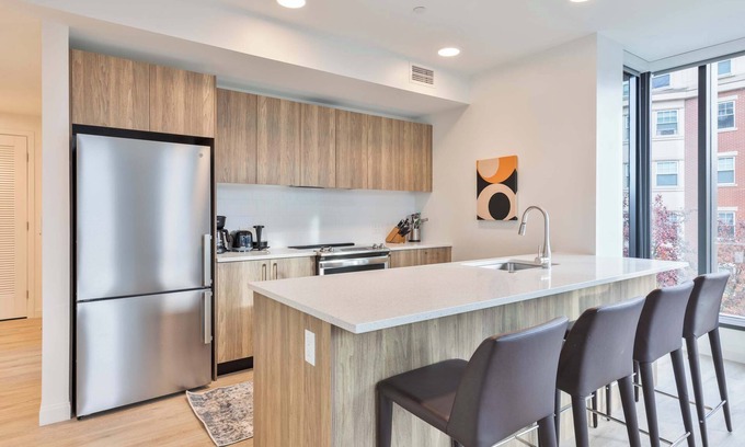 Fenway–Kenmore Apartamento | Spacious Apt with Kitchen in Fenway