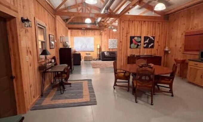 Saluda Cabina | Spacious barnhouse with easy access to trails, waterfalls, rivers. Pet friendly.