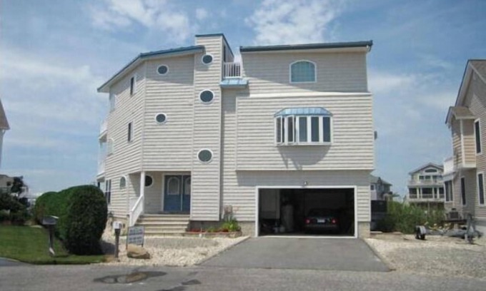 Cape May Court House Casa | Amplia casa frente a la bahía en Avalon Manor con espectaculares vistas de 360 grados de los humedales y la entrada desde la cubierta superior del techo.