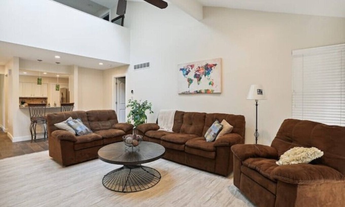 Savoy Casa | Spacious, beautiful 3 bedroom 3.5 bath! Great location!