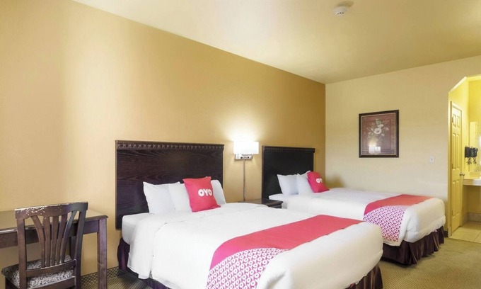 Valley View Hotel | Spacious Bedroom w/ Private Bathroom Close to Local Attractions in Valley View