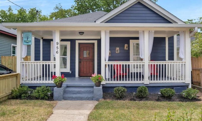Washington Park Casa | Spacious Bungalow in the Heart of Downtown ATL! Minutes To All the Attractions!