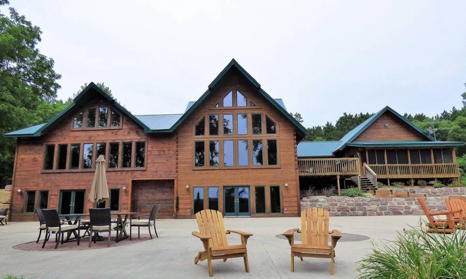 Muscoda Casa | ¡Amplia cabaña en el río Wisconsin!