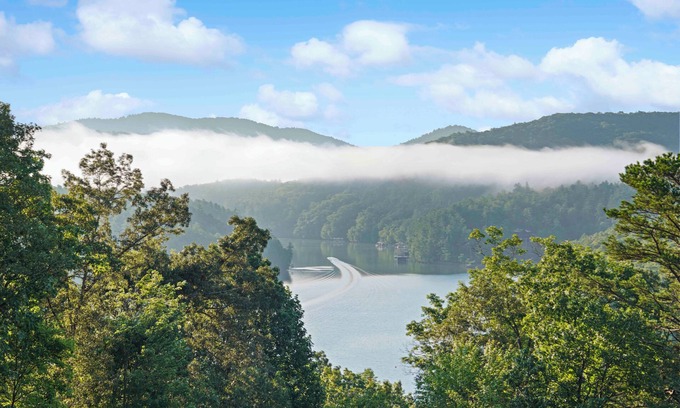 Necowa Cove Cabina | Spacious Cabin with Fire Pit, Hot Tub & Game Room!