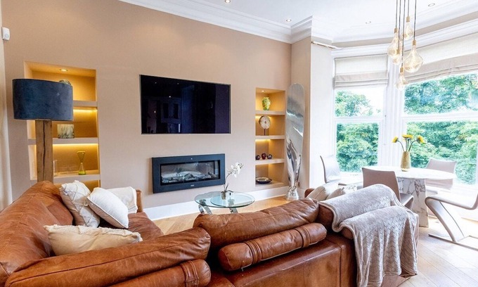 Harrogate Condominio | Spacious central apartment to town with views