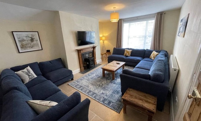 Monmouth Casa | Spacious character holiday cottage property near town Centre